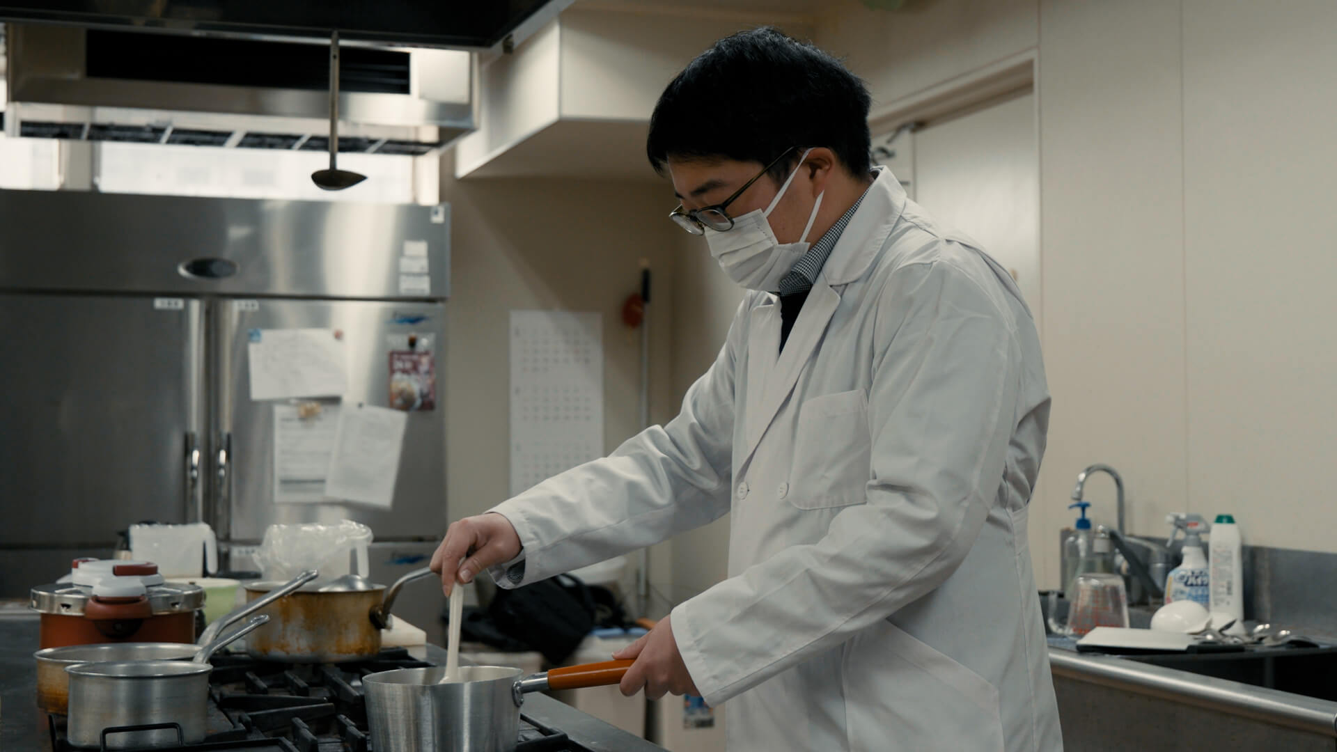 タマネギの選果作業